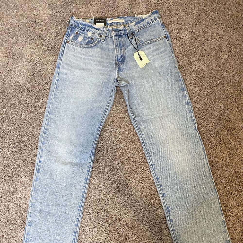 NWT LEVI'S MIDDY STRAIGHT JEANS